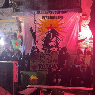 Mob Foto Solidaritaet mit Rojava Zielona